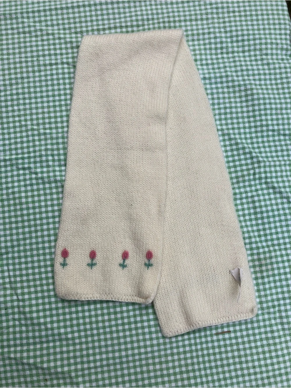 1960’s 1950’s 30” scarf with rosebud detailing